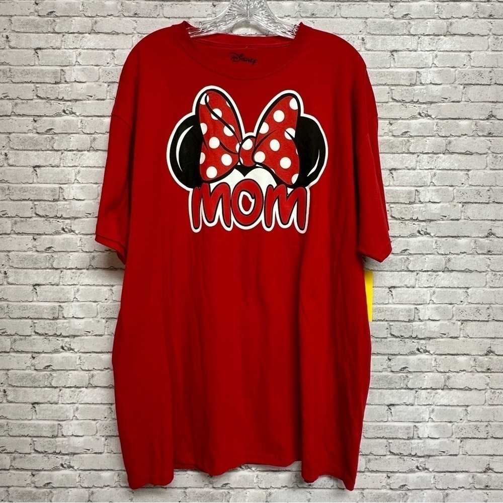 DISNEY Mickey Mouse MOM Women's Size XL Graphic T-Shirt Red Short Sleeve Tee NEW